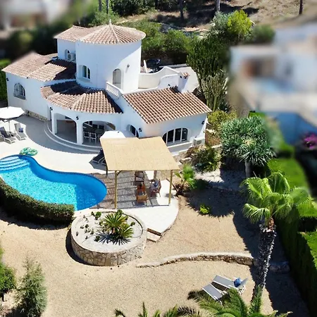 Villa 3 Bedroom Villa, Walking Distance To Moraira
